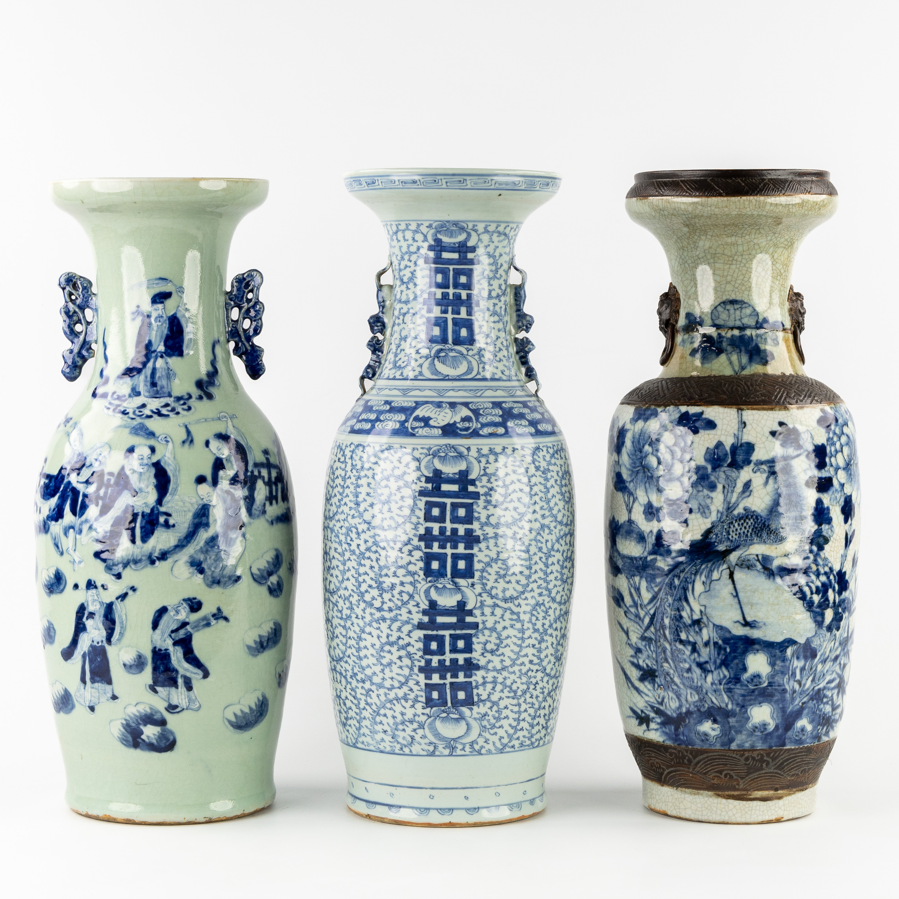 Drie Chinese vazen met Blauw-Wit decor, Celadon en Nankin, 19de/20ste eeuw. (L:24 x H:62 cm)